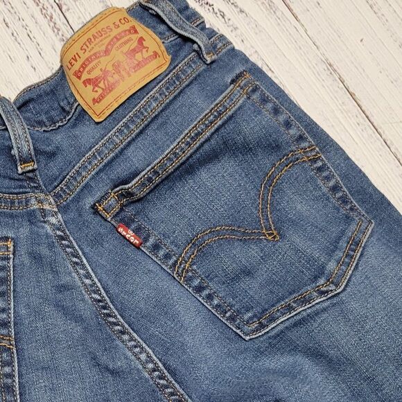 Levi's Women's Size 27 High Waist Cropped Straight Leg Dark Wash Denim Jeans - Picture 9 of 9